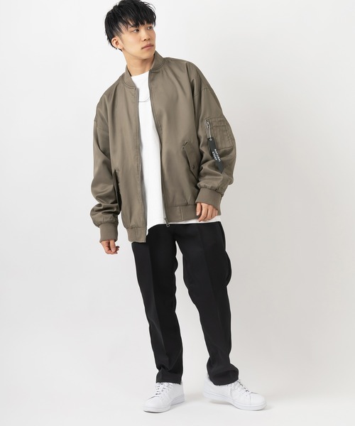 SlashDate(スラッシュデイト)の「ビッグシルエット ドロップショルダー MA-1 ブルゾン(MA-1・メンズ・ブラック/ベージュ/カーキ・M/L/XL)」の5枚目の写真