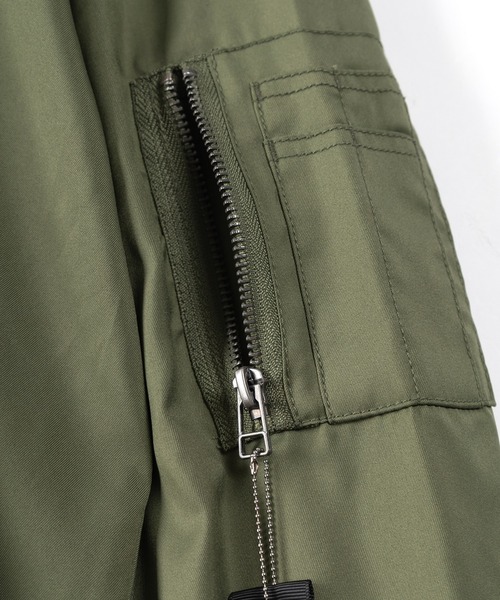 SlashDate(スラッシュデイト)の「ビッグシルエット ドロップショルダー MA-1 ブルゾン(MA-1・メンズ・ブラック/ベージュ/カーキ・M/L/XL)」の10枚目の写真