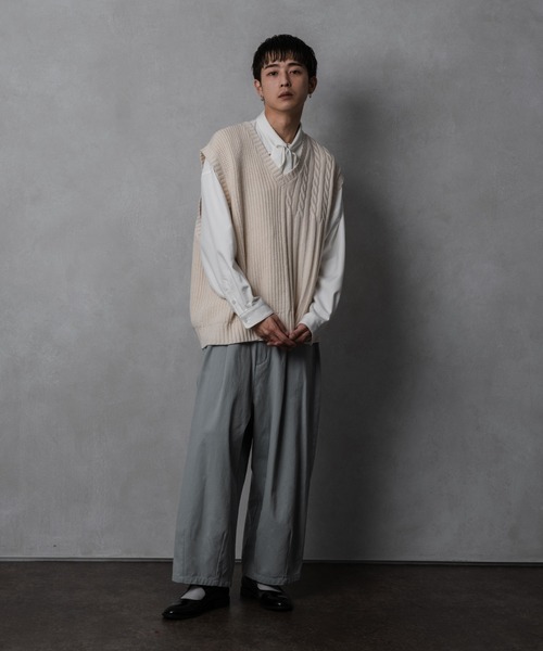 Adoon plain（アドーンプレーン）の「【Adoon plain】アシンメトリーニットベスト（ベスト・メンズ・チャコールグレー/クリーム・FREE）」の3枚目の写真