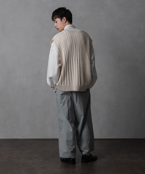 Adoon plain（アドーンプレーン）の「【Adoon plain】アシンメトリーニットベスト（ベスト・メンズ・チャコールグレー/クリーム・FREE）」の5枚目の写真