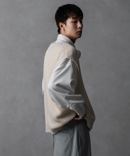 Adoon plain（アドーンプレーン）の「【Adoon plain】アシンメトリーニットベスト（ベスト・メンズ・チャコールグレー/クリーム・FREE）」の10枚目の写真