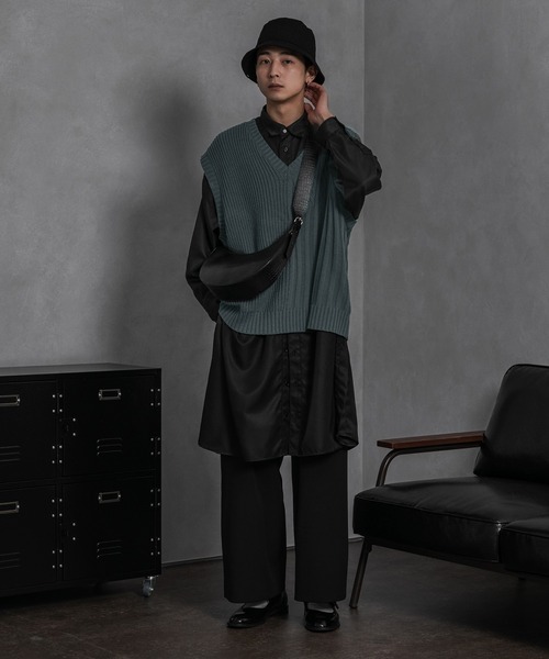 Adoon plain（アドーンプレーン）の「【Adoon plain】アシンメトリーニットベスト（ベスト・メンズ・チャコールグレー/クリーム・FREE）」の13枚目の写真