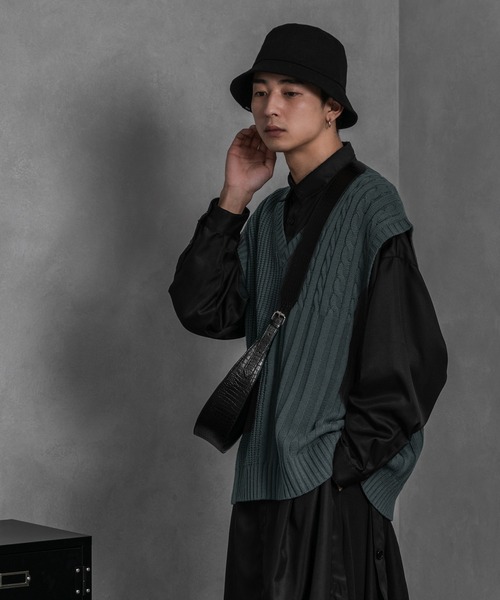 Adoon plain（アドーンプレーン）の「【Adoon plain】アシンメトリーニットベスト（ベスト・メンズ・チャコールグレー/クリーム・FREE）」の20枚目の写真