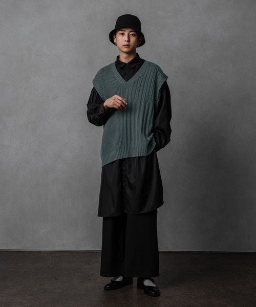 Adoon plain（アドーンプレーン）の「【Adoon plain】アシンメトリーニットベスト（ベスト・メンズ・チャコールグレー/クリーム・FREE）」の15枚目の写真