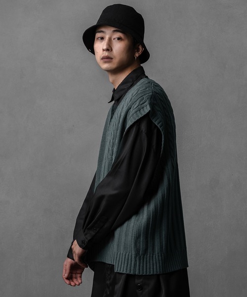 Adoon plain（アドーンプレーン）の「【Adoon plain】アシンメトリーニットベスト（ベスト・メンズ・チャコールグレー/クリーム・FREE）」の22枚目の写真