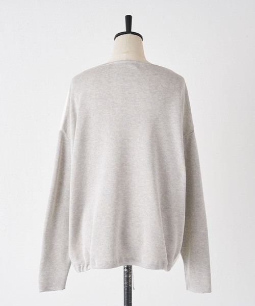 BEARDSLEY（ビアズリー）の「フロントスカーフ柄ニット（ニット/セーター・レディース・アイボリー/カーキ・FREE）」の8枚目の写真