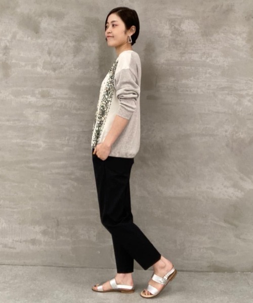 BEARDSLEY（ビアズリー）の「フロントスカーフ柄ニット（ニット/セーター・レディース・アイボリー/カーキ・FREE）」の15枚目の写真