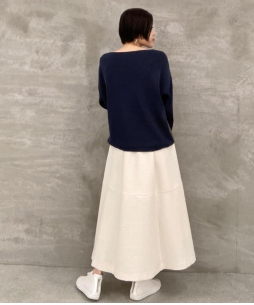 BEARDSLEY（ビアズリー）の「フロントスカーフ柄ニット（ニット/セーター・レディース・アイボリー/カーキ・FREE）」の4枚目の写真