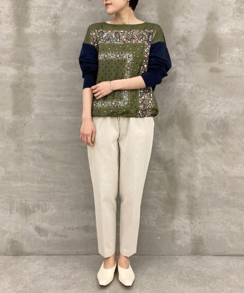 BEARDSLEY（ビアズリー）の「フロントスカーフ柄ニット（ニット/セーター・レディース・アイボリー/カーキ・FREE）」の16枚目の写真