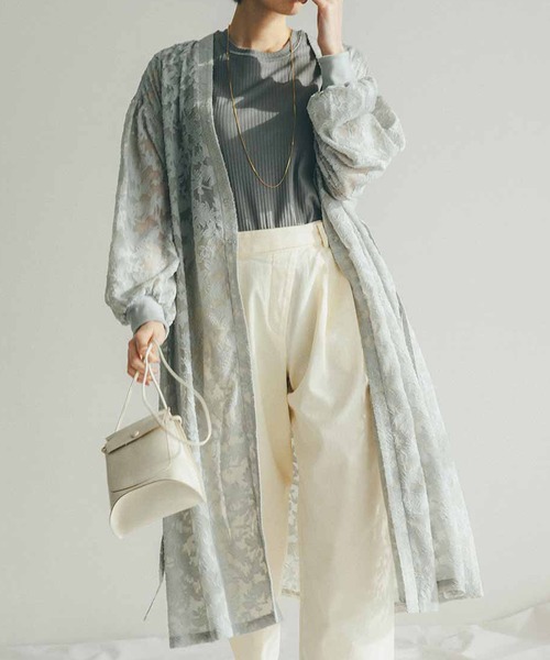 IEDIT（イディット）の「ＩＥＤＩＴ　カットジャカード素材のＶネックライトコート（その他アウター・レディース・ライトグレー/ライトイエロー・MEDIUM/LARGE/X-LARGE/XX-LARGE）」の2枚目の写真