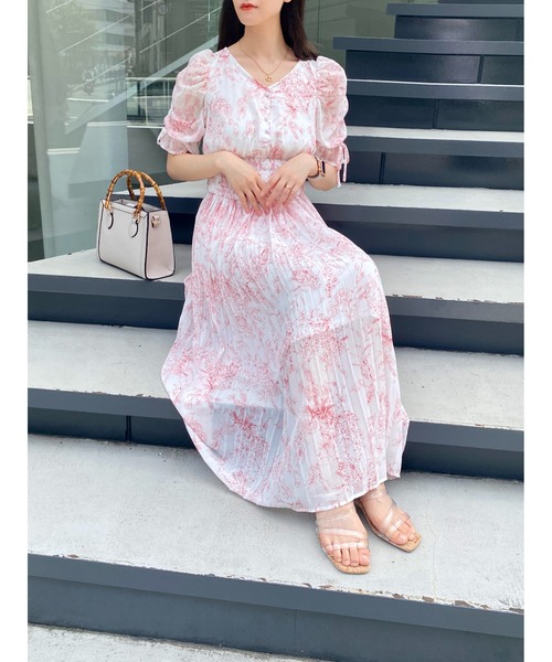 INGNI（イング）の「トワルドジュイVネックプリーツ／ワンピース（ワンピース・レディース・ホワイト×レッド/ホワイト×ブルー/ホワイト×グレー・M）」の2枚目の写真