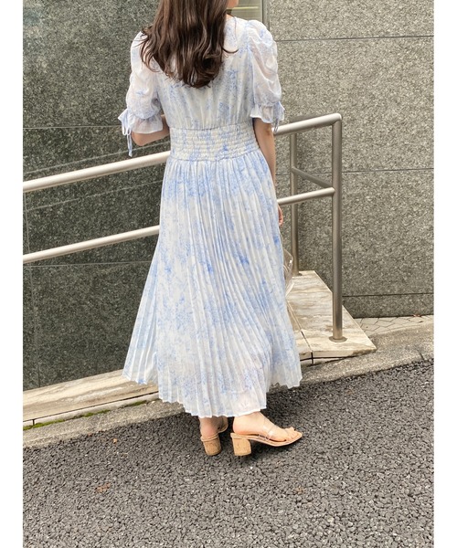 INGNI（イング）の「トワルドジュイVネックプリーツ／ワンピース（ワンピース・レディース・ホワイト×レッド/ホワイト×ブルー/ホワイト×グレー・M）」の5枚目の写真