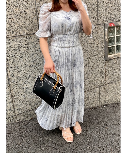 INGNI（イング）の「トワルドジュイVネックプリーツ／ワンピース（ワンピース・レディース・ホワイト×レッド/ホワイト×ブルー/ホワイト×グレー・M）」の9枚目の写真