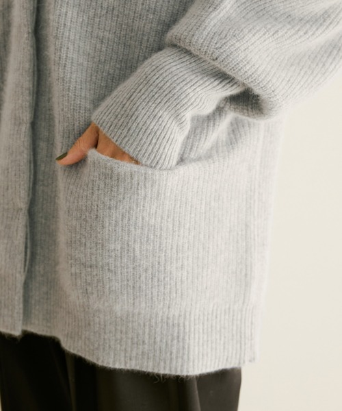 SALON adam et rope'（サロン アダム エ ロペ）の「フォックスウール片畦ニットカーディガン（カーディガン/ボレロ・レディース・ライトグレー/ベージュ/ネイビー/ピンク・FREE）」の13枚目の写真