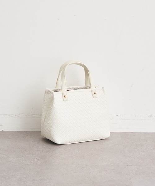 earth music&ecology（アースミュージックアンドエコロジー）の「イントレチャート型押しミニバッグ（トートバッグ・レディース・ホワイト/グリーン/イエロー・FREE）」の2枚目の写真