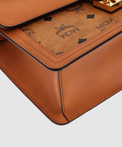 MCM(エムシーエム)の「〈トレイシー〉ショルダーバッグ - ヴィセトス MCM(エムシーエム)の「〈トレイシー〉ショルダーバッグ - ヴィセトス