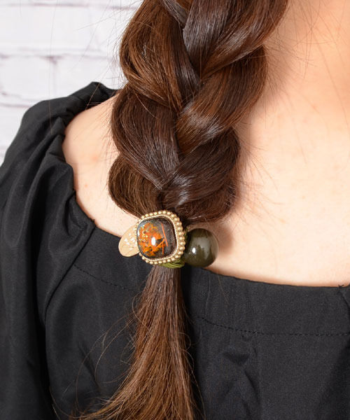 Mayree（メイリー）の「【float】ドライフラワー ボール チャーム ヘアゴム（ヘアゴム・レディース・オレンジ/グリーン/ピンク/パープル系2/パープル/オレンジ系1・FREE）」の9枚目の写真