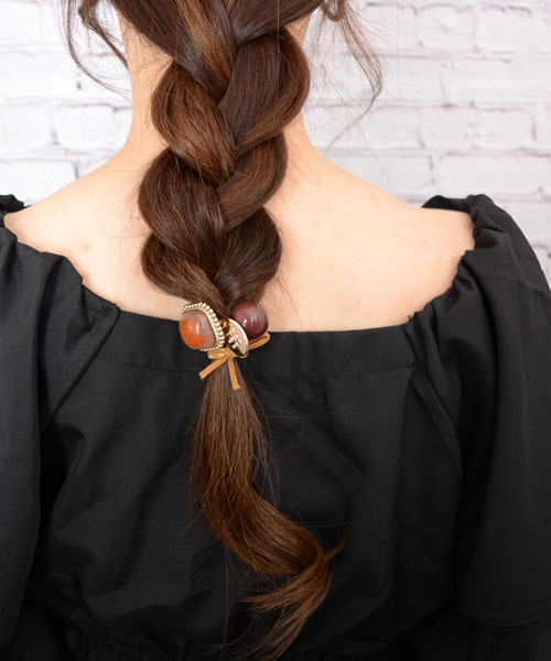 Mayree（メイリー）の「【float】ドライフラワー ボール チャーム ヘアゴム（ヘアゴム・レディース・オレンジ/グリーン/ピンク/パープル系2/パープル/オレンジ系1・FREE）」の13枚目の写真