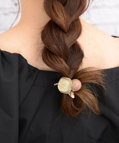 Mayree（メイリー）の「【float】ドライフラワー ボール チャーム ヘアゴム（ヘアゴム・レディース・オレンジ/グリーン/ピンク/パープル系2/パープル/オレンジ系1・FREE）」の17枚目の写真