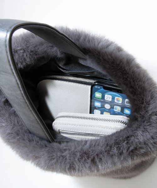 cache cache(カシュ カシュ)の「カシュカシュ cachecache / エコファーワンハンドル巾着ミニバッグ(ハンドバッグ・レディース・グレー/アイボリー/ベージュ/グリーン/パープル・FREE)」の16枚目の写真