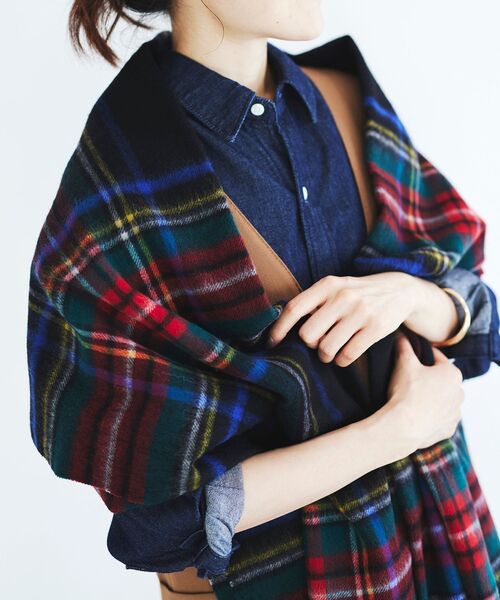 le.coeur blanc(ルクールブラン)の「TWEEDMILLチェックストール(ストール/ショール・レディース・ブラック系その他/ブラウン系その他3/グレー系その他/ホワイト系その他2/ブルー系その他2/ベージュ系その他2・FREE)」の3枚目の写真