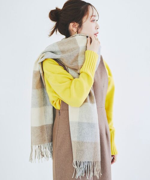 le.coeur blanc(ルクールブラン)の「TWEEDMILLチェックストール(ストール/ショール・レディース・ブラック系その他/ブラウン系その他3/グレー系その他/ホワイト系その他2/ブルー系その他2/ベージュ系その他2・FREE)」の2枚目の写真