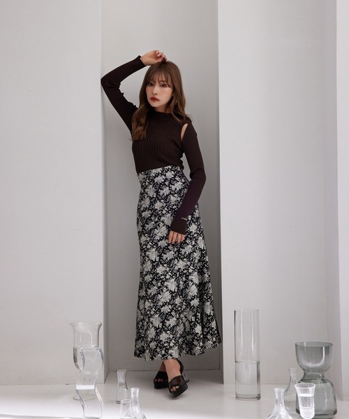 ANDGEEBEE（アンジービー）の「スラッシュハイネックニット（ニット/セーター・レディース・ブラック/ブラウン・MEDIUM）」の4枚目の写真