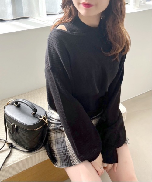 OLIVE des OLIVE（オリーブデオリーブ）の「クロップドトップス×インナー（ニット/セーター・レディース・ブラック/オフホワイト/サックスブルー・FREE）」の2枚目の写真