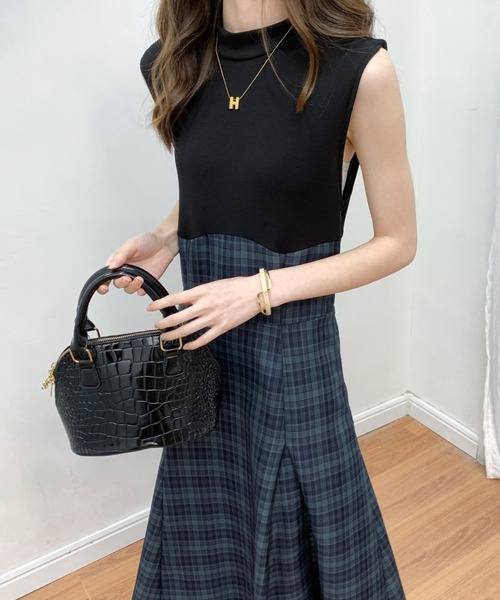 ECLIN(エクラン)の「チェック柄切替ノースリーブフレアロングワンピース(ワンピース・レディース・ブラック/ネイビー/ブラウン・S/M)」の4枚目の写真
