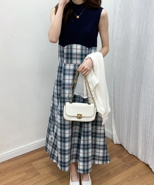 ECLIN(エクラン)の「チェック柄切替ノースリーブフレアロングワンピース(ワンピース・レディース・ブラック/ネイビー/ブラウン・S/M)」の20枚目の写真