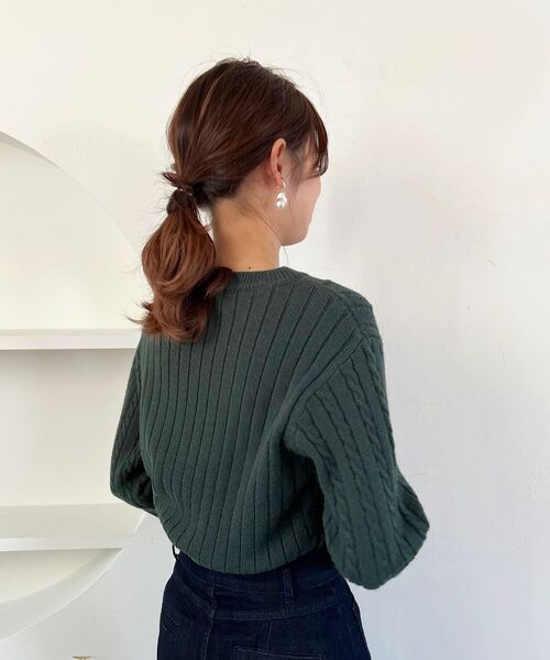 MAJESTIC LEGON（マジェスティックレゴン）の「ポイントロゴミニケーブルニット（ニット/セーター・レディース・ベージュ/グリーン/アイボリー・MEDIUM）」の13枚目の写真