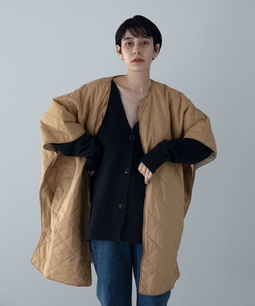 marjour（マージュール）の「PADDING PONCHO（その他アウター・レディース・テラコッタ/ホワイト系/ベージュ・M）」の3枚目の写真