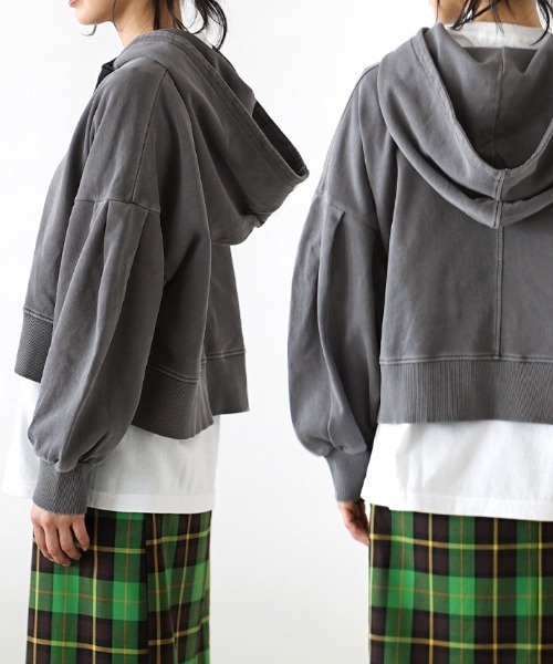 zootie（ズーティー）の「《色で遊ぶ大人のスウェットパーカー》ヴィンテージライク スウェット［フードショートカーディガン］（カーディガン/ボレロ・レディース・コーラルピンク/カーキ/サックスブルー/チャコール/クリーム/グレイッシュベージュ・M）」の17枚目の写真