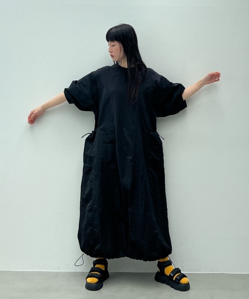 y/m（イム）の「ドロストポケットナイロンワンピース（ワンピース・レディース・ブラック/カーキ・FREE）」の18枚目の写真