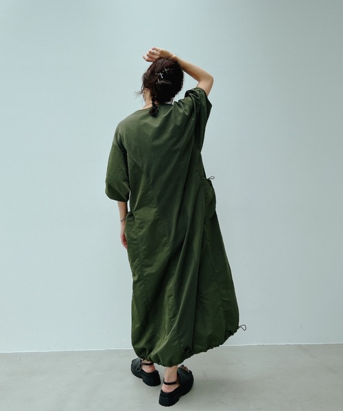 y/m（イム）の「ドロストポケットナイロンワンピース（ワンピース・レディース・ブラック/カーキ・FREE）」の21枚目の写真