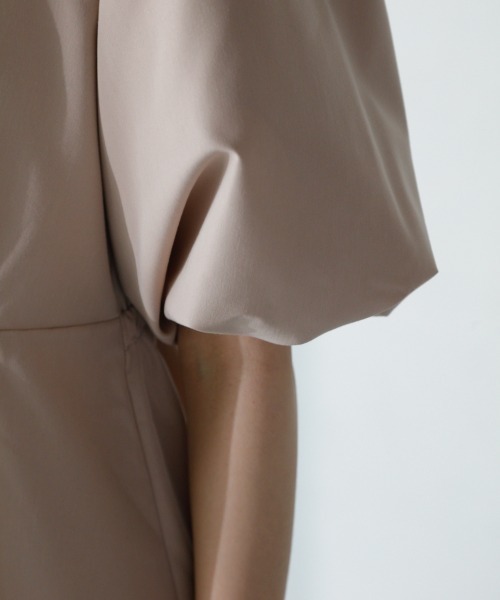 M.deux(エムドゥ)の「【2wayボリュームスリーブワンピース】(ワンピース・レディース・ブラック/ベージュ・MEDIUM)」の14枚目の写真