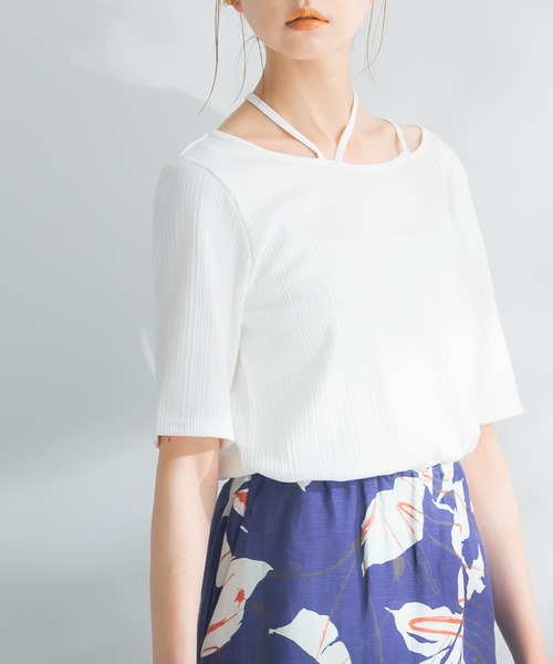 URBAN RESEARCH ROSSO（アーバンリサーチロッソ）の「デザインネックTシャツ（Tシャツ/カットソー・レディース・ブラック/ベージュ系その他/オフホワイト・FREE）」の4枚目の写真