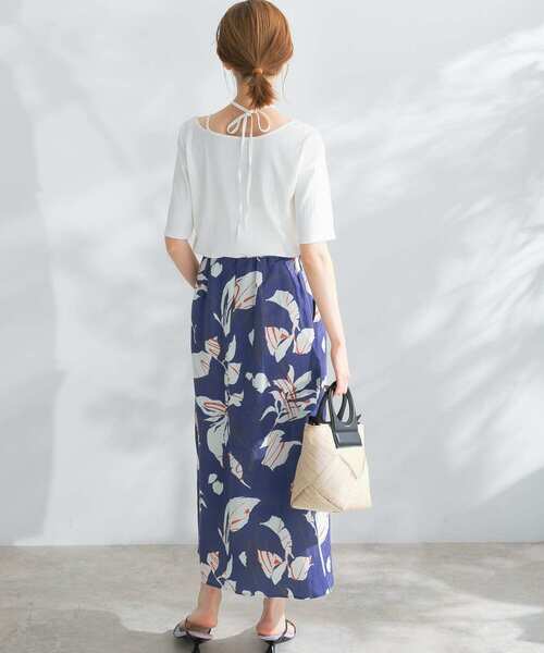 URBAN RESEARCH ROSSO（アーバンリサーチロッソ）の「デザインネックTシャツ（Tシャツ/カットソー・レディース・ブラック/ベージュ系その他/オフホワイト・FREE）」の8枚目の写真