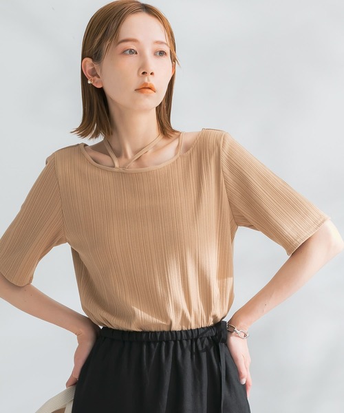 URBAN RESEARCH ROSSO（アーバンリサーチロッソ）の「デザインネックTシャツ（Tシャツ/カットソー・レディース・ブラック/ベージュ系その他/オフホワイト・FREE）」の17枚目の写真