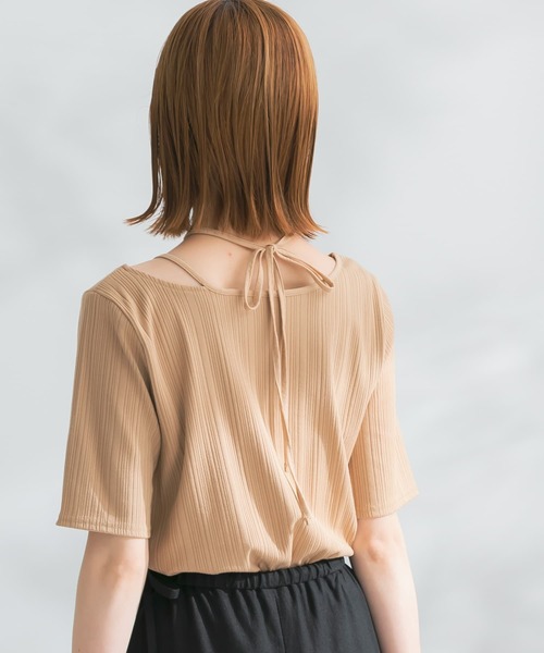 URBAN RESEARCH ROSSO（アーバンリサーチロッソ）の「デザインネックTシャツ（Tシャツ/カットソー・レディース・ブラック/ベージュ系その他/オフホワイト・FREE）」の18枚目の写真