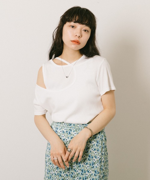 Jeudi(ジュディ)の「レイヤードデザイントップス(Tシャツ/カットソー・レディース・ブラック/ホワイト/ベージュ・FREE)」の21枚目の写真
