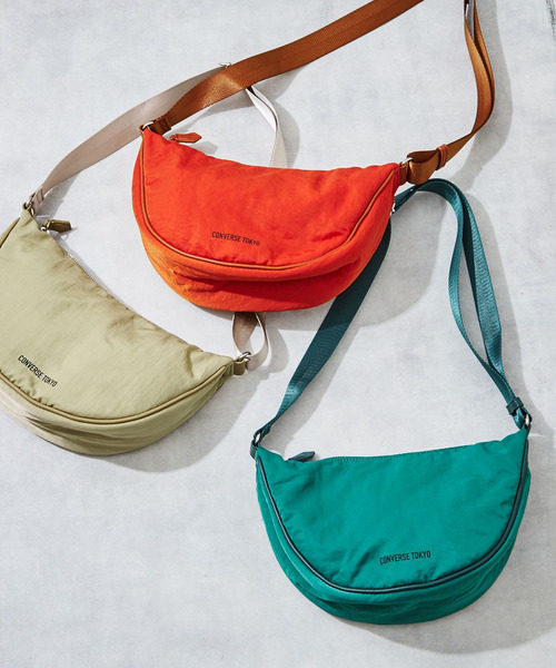 CONVERSE TOKYO（コンバーストウキョウ）の「NYLON PADDED SHOULDER BAG (SMALL)（ショルダーバッグ・レディース・ベージュ/オレンジ/グリーン/ホワイト/ブラック/チャコールグレー・FREE）」の21枚目の写真