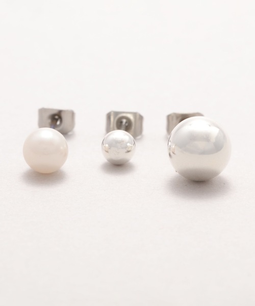 BUTTON&CUFFLINKS(ボタンアンドカフリンクス)の「BUTTON&CUFFLINKS ボタンアンドカフリンクス:パールとボールのセットピアス(ピアス(両耳用)・レディース・シルバー/ゴールド・FREE)」の5枚目の写真