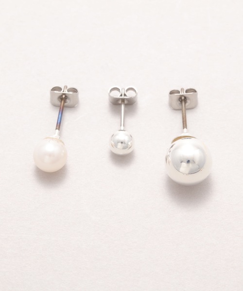 BUTTON&CUFFLINKS(ボタンアンドカフリンクス)の「BUTTON&CUFFLINKS ボタンアンドカフリンクス:パールとボールのセットピアス(ピアス(両耳用)・レディース・シルバー/ゴールド・FREE)」の6枚目の写真