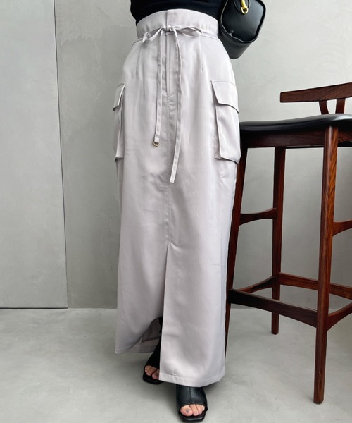 mic by Olu.（ミックバイオルドット）の「サテンカーゴスリットスカート / mic by Olu.（スカート・レディース・ライトグレー/ピンクベージュ・FREE）」の2枚目の写真