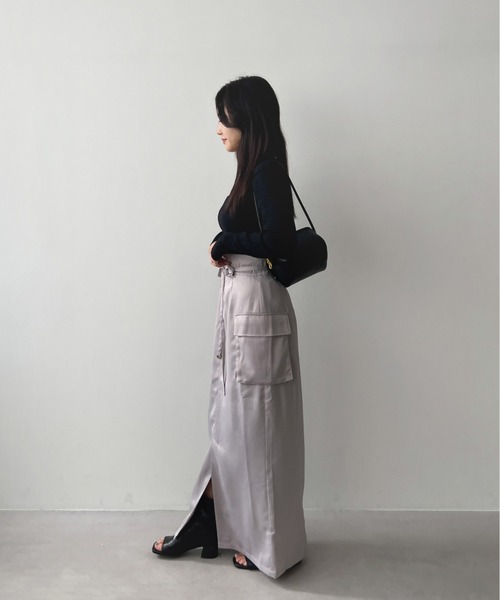 mic by Olu.（ミックバイオルドット）の「サテンカーゴスリットスカート / mic by Olu.（スカート・レディース・ライトグレー/ピンクベージュ・FREE）」の6枚目の写真