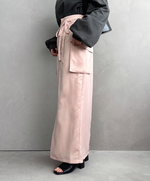 mic by Olu.（ミックバイオルドット）の「サテンカーゴスリットスカート / mic by Olu.（スカート・レディース・ライトグレー/ピンクベージュ・FREE）」の17枚目の写真
