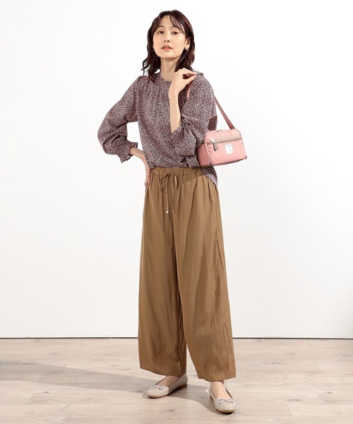 Petit Honfleur(プチオンフルール)の「プリントブラウス(シャツ/ブラウス・レディース・レッド/グリーン/ブラック・11号/9号)」の4枚目の写真
