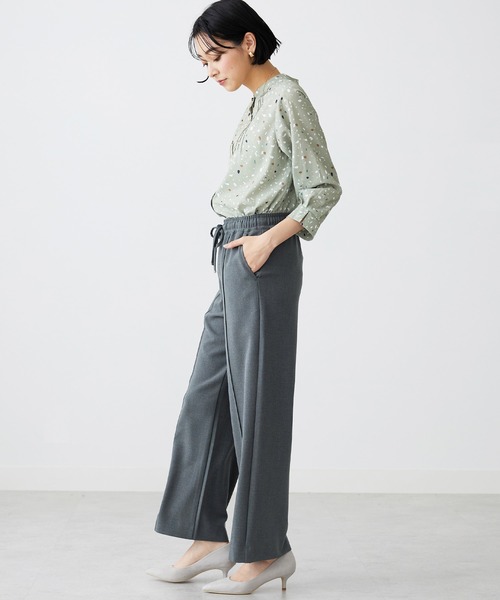 BELLUNA PLUS(ベルーナ)の「ストレッチ素材美脚ワイドパンツ60丈(その他パンツ・レディース・ブラウン系その他/ブルーグレー/グレー系その他/杢グレー・LARGE/X-LARGE/SMALL/MEDIUM)」の17枚目の写真