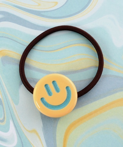VIBGYOR Women（ヴィブジョー　ウィメン）の「【urge select】ニコちゃん スマイル カラフル ヘアゴム【8色展開】（ヘアゴム・レディース・イエロー/ホワイト/ブルー/グリーン/ブラック/パープル/ブラウン/ピンク・FREE）」の7枚目の写真